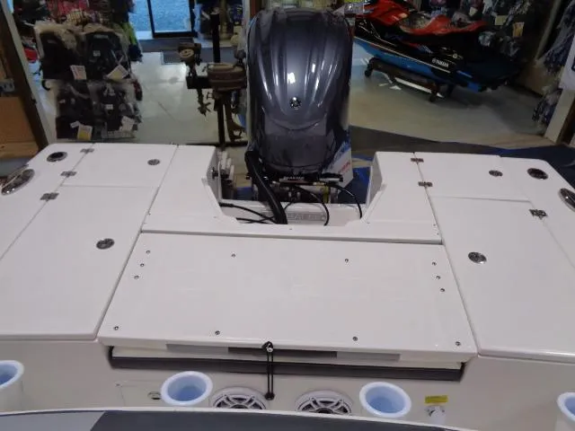 Slide: The Image of Robalo 246 Cayman 2023 with outboard motor in a showroom. - 15