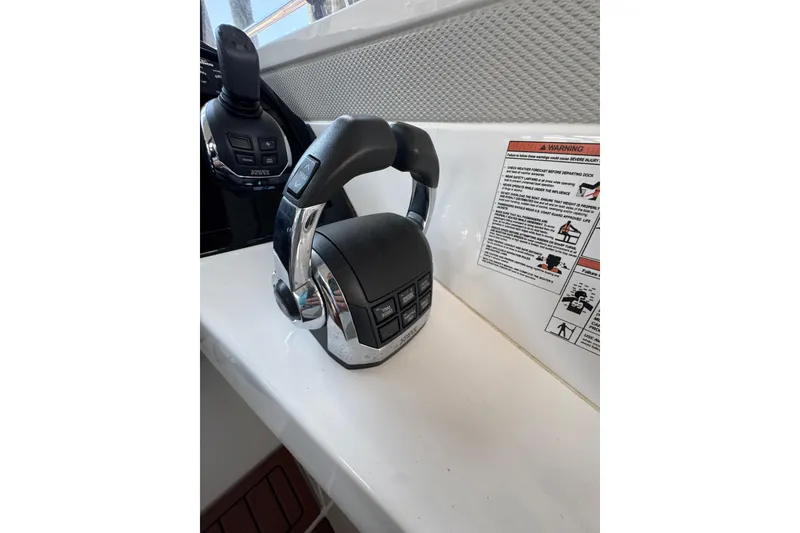 Slide: The Image of Throttle control of 2020 Evolve 360HT boat, featuring ergonomic design and control buttons. - 11