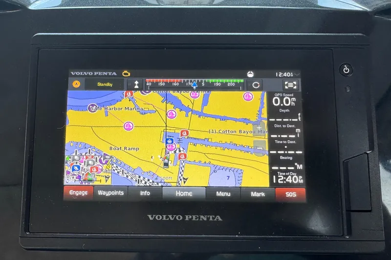 Slide: The Image of Volvo Penta navigation display on Evolve 360HT, showing map and GPS data. - 13