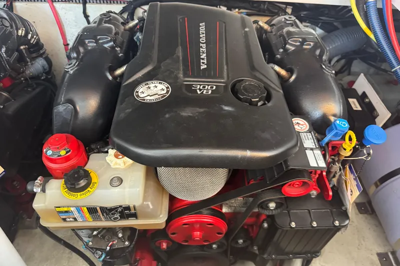 Slide: The Image of Volvo Penta 300 V8 engine in a 2020 Evolve 360HT boat, detailed view. - 20
