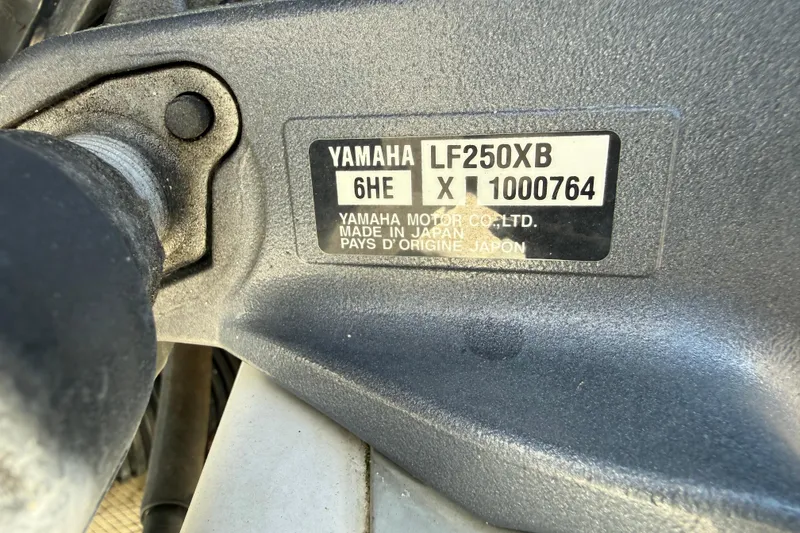 Slide: The Image of Yamaha LF250XB engine label on 2004 Regulator 21 Forward Seating boat. - 13