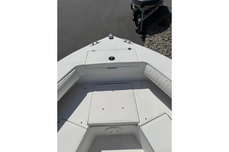 Slide: The Image of 2004 Regulator 21 Forward Seating boat, showcasing spacious bow area with cushioned seats. - 4