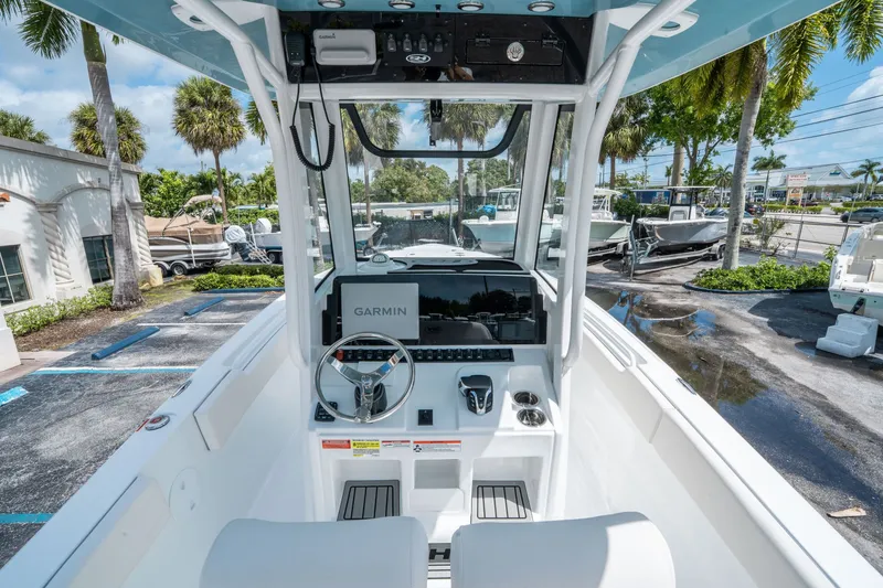 Slide: The Image of Sea Hunt Ultra 235 SE 2026 - 13