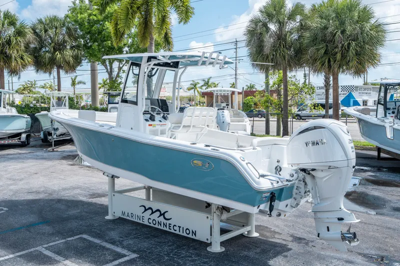 Slide: The Image of Sea Hunt Ultra 235 SE 2026 - 4