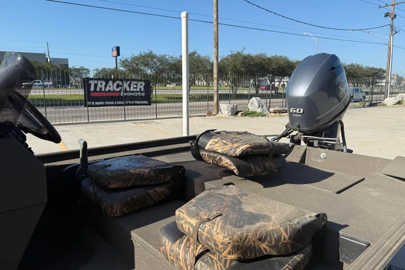 Slide: The Image of 2020 Alweld 1748 Flat Marsh Console SC boat with Yamaha 60 engine, camo seats. - 7