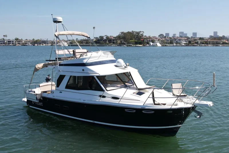Slide: The Image of 2015 Cutwater C-30 CB boat on calm water with city skyline in background. - 4