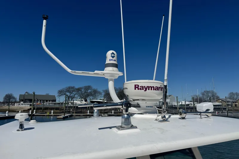 Slide: The Image of 2014 Boston Whaler 280 Outrage with Raymarine and FLIR equipment on deck. - 15