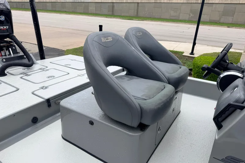Slide: The Image of 2018 SCB Stingray boat with dual gray seats and steering console. - 7