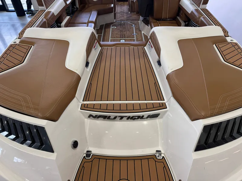 Slide: The Image of Nautique Super Air Nautique G23 2016 - 10