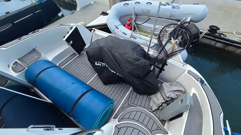 Slide: The Image of Meridian 459 Motoryacht 2004 with accessories on deck. - 10