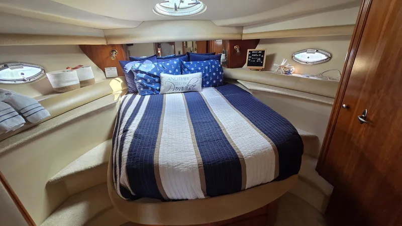 Slide: The Image of Interior of 2004 Meridian 459 Motoryacht with cozy bedroom. - 46