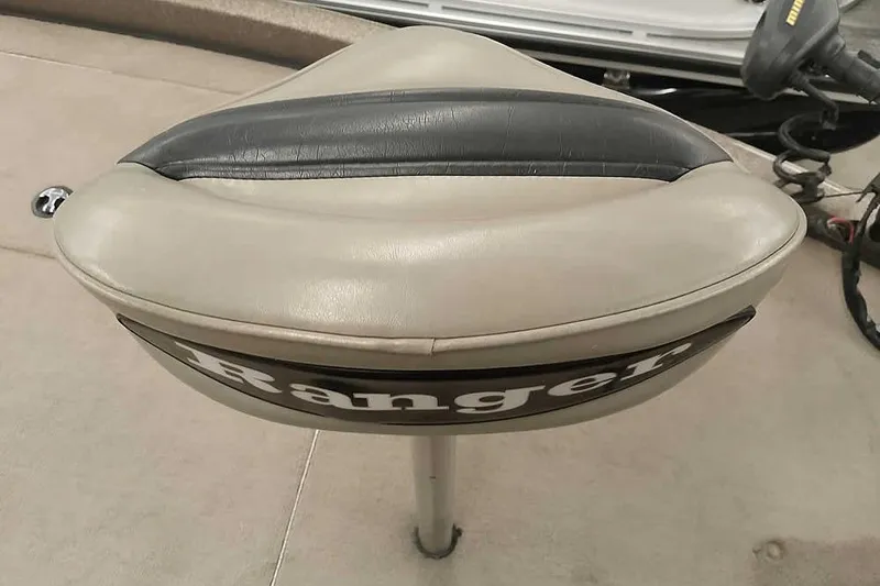 Slide: The Image of 2003 Ranger 521DVX Comanche boat seat with beige and black upholstery. - 20
