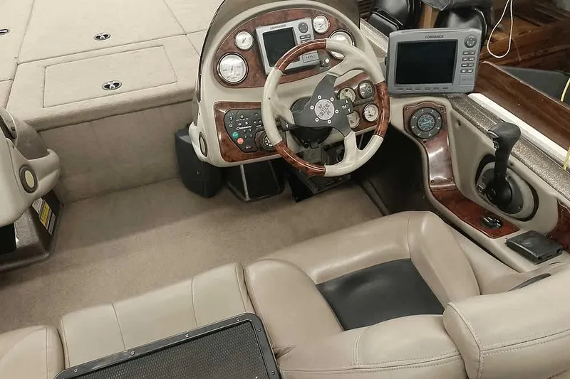 Slide: The Image of 2003 Ranger 521DVX Comanche boat interior with steering wheel and control panel. - 27