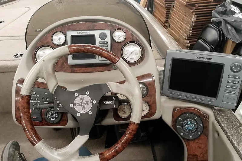 Slide: The Image of Dashboard of a 2003 Ranger 521DVX Comanche boat with Lowrance electronics. - 28