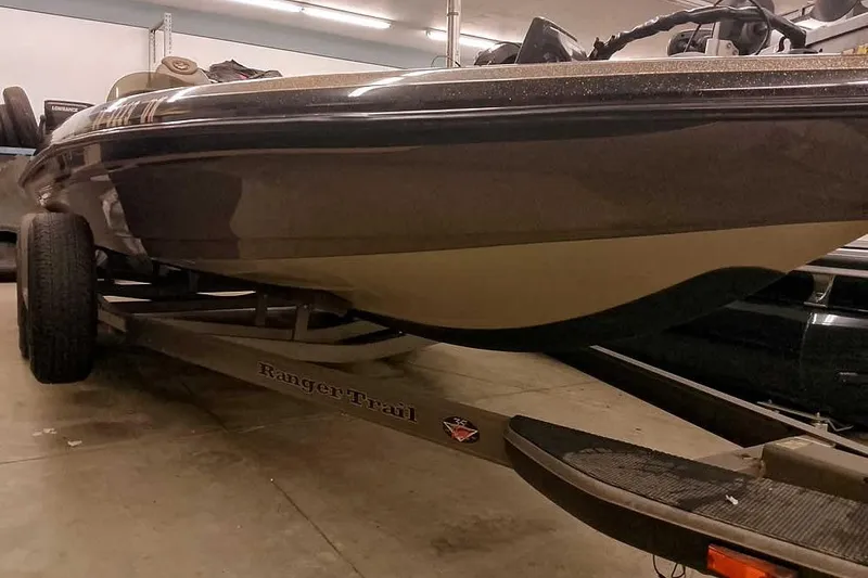 Slide: The Image of 2003 Ranger 521DVX Comanche boat on trailer in a garage setting. - 6