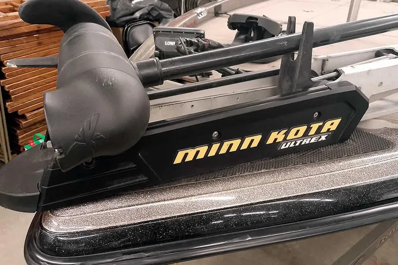 Slide: The Image of Minn Kota Ultrex trolling motor on 2003 Ranger 521DVX Comanche boat. - 9