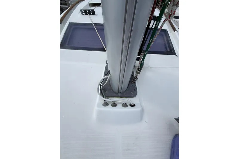 Slide: The Image of Deck view of 2009 Beneteau Oceanis 40 sailboat, featuring mast and rigging details. - 69