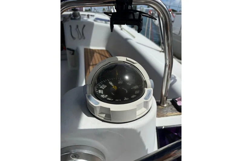 Slide: The Image of Compass on 2009 Beneteau Oceanis 40 yacht, cockpit view. - 86