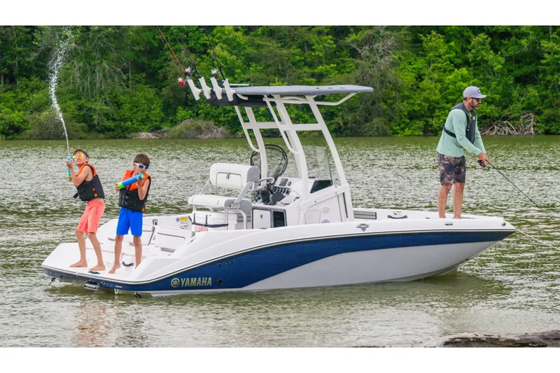 Slide: The Image of Yamaha 195 FSH Sport 2026 on water with children playing. - 9