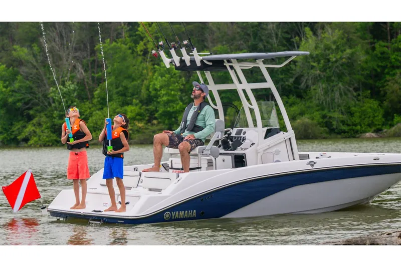 Slide: The Image of Yamaha 190 FSH Sport 2026 on a lake with two kids and an adult. - 9