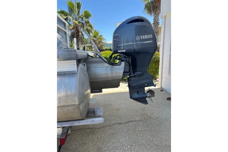 Slide: The Image of 2018 Godfrey Sweetwater 2486 C pontoon boat with Yamaha outboard motor. - 6