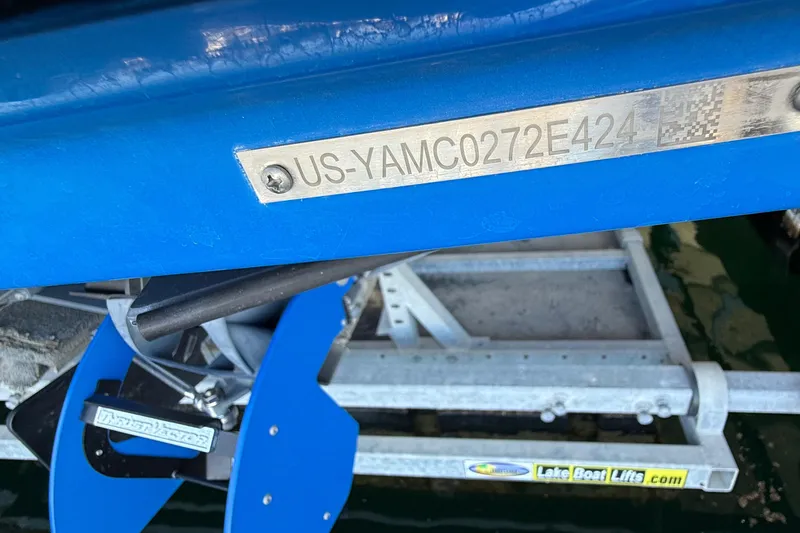 Slide: The Image of 2024 Yamaha Boats 222XE hull identification number on blue boat. - 18