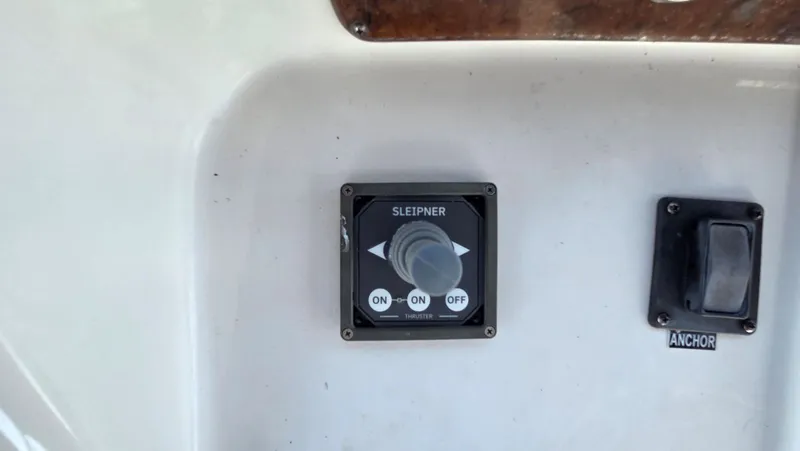 Slide: The Image of Control panel of a 2001 Silverton 453 with Sleipner switch. - 21