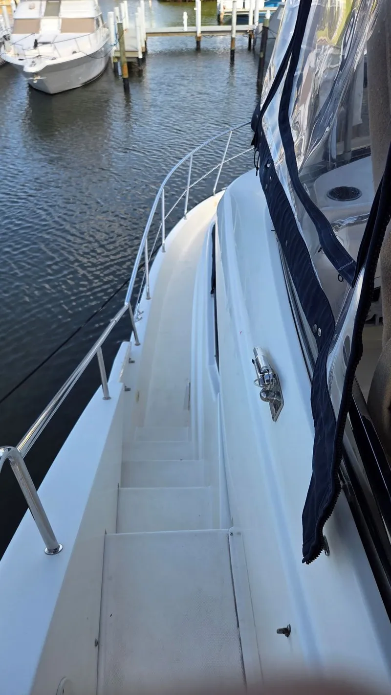 Slide: The Image of Side deck of a 2001 Silverton 453 yacht in a marina. - 25