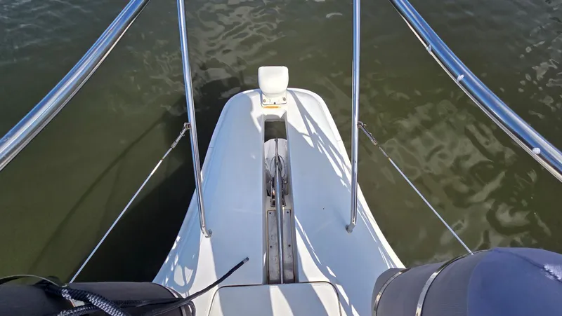 Slide: The Image of Bow view of 2001 Silverton 453 yacht on the water. - 6