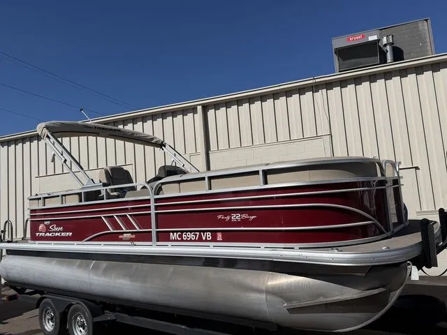 The Image of Sun Tracker Party Barge 22 2023 - 1