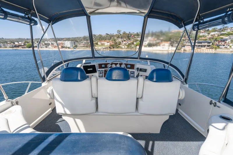 Slide: The Image of Interior view of 2004 Silverton 39 MY Diesel yacht on the water. - 17