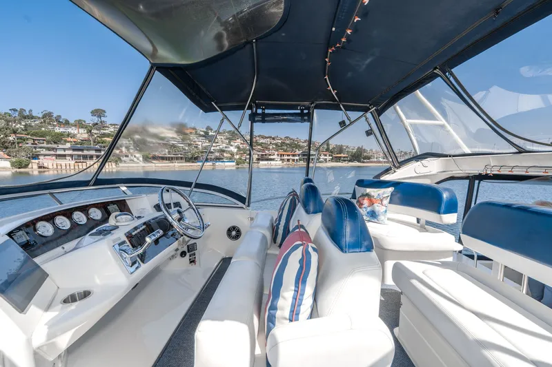 Slide: The Image of Interior of a 2004 Silverton 39 MY Diesel yacht. - 18