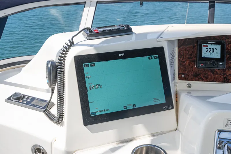 Slide: The Image of Navigation system on a 2004 Silverton 39 MY Diesel boat. - 20