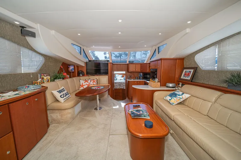 Slide: The Image of Interior of a 2004 Silverton 39 MY Diesel yacht, luxurious and spacious. - 26