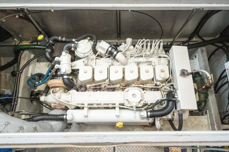 Slide: The Image of Silverton 39 MY Diesel 2004 - 50