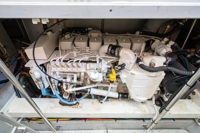 Slide: The Image of Silverton 39 MY Diesel 2004 - 51