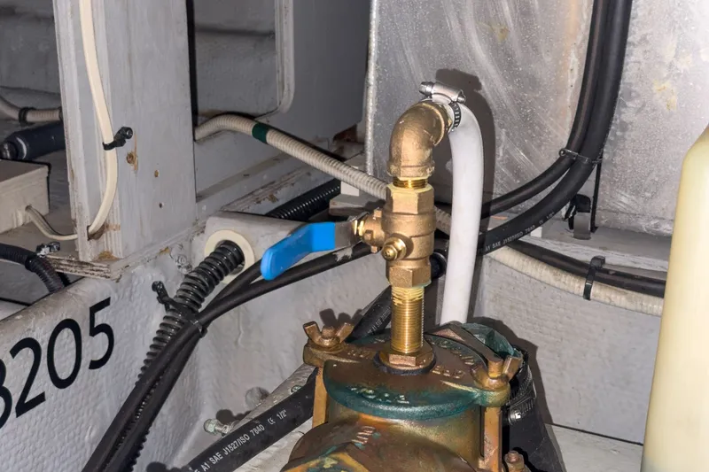 Slide: The Image of Silverton 39 MY Diesel 2004 - 54