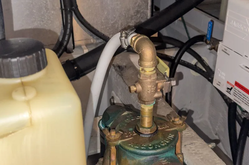 Slide: The Image of Silverton 39 MY Diesel 2004 - 55