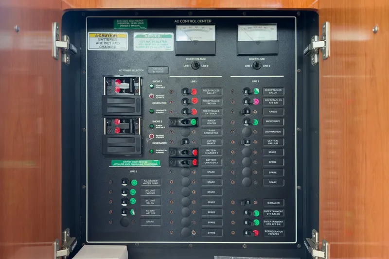 Slide: The Image of Silverton 39 MY Diesel 2004 - 57