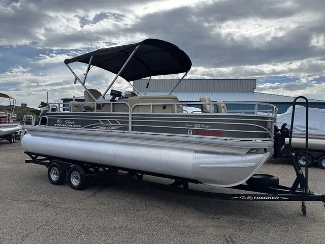 The Image of Sun Tracker Fishin' Barge 22 XP3 2022 - 1