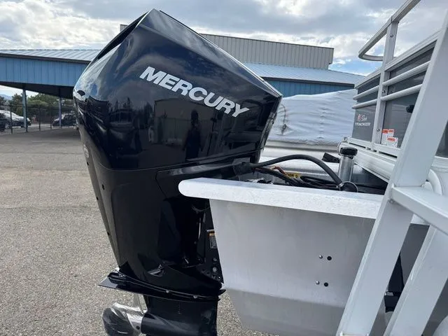 Slide: The Image of Sun Tracker Fishin' Barge 22 XP3 2022 - 11