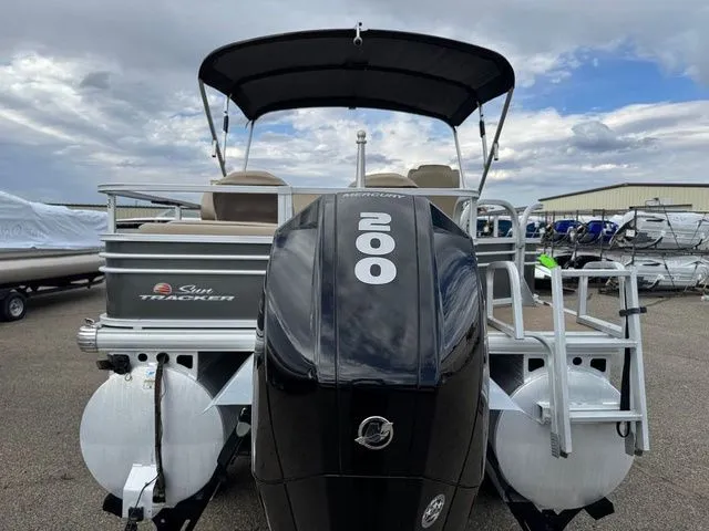 Slide: The Image of Sun Tracker Fishin' Barge 22 XP3 2022 - 13