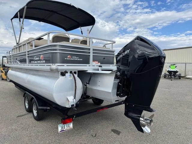 Slide: The Image of Sun Tracker Fishin' Barge 22 XP3 2022 - 17