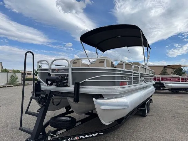 Slide: The Image of Sun Tracker Fishin' Barge 22 XP3 2022 - 19