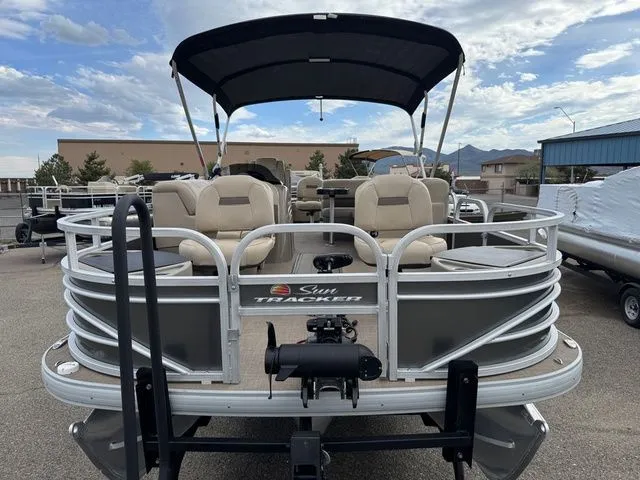 Slide: The Image of Sun Tracker Fishin' Barge 22 XP3 2022 - 21