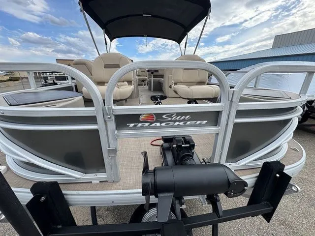 Slide: The Image of Sun Tracker Fishin' Barge 22 XP3 2022 - 23