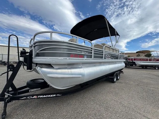 Slide: The Image of Sun Tracker Fishin' Barge 22 XP3 2022 - 24