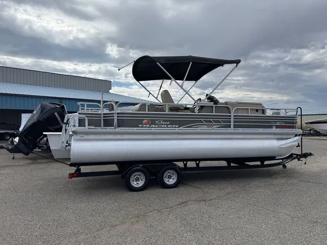 Slide: The Image of Sun Tracker Fishin' Barge 22 XP3 2022 - 3