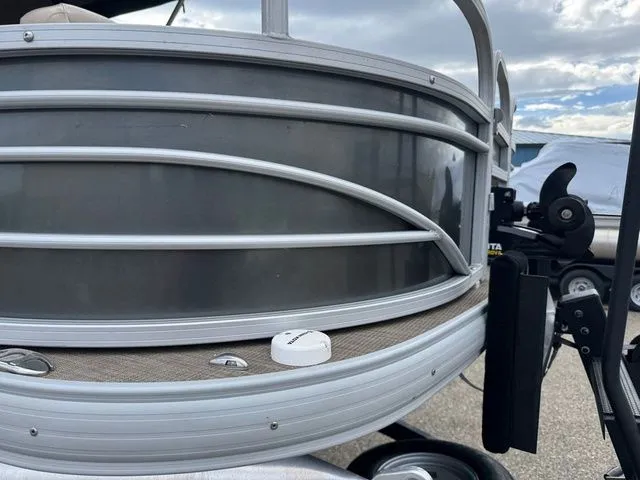 Slide: The Image of Sun Tracker Fishin' Barge 22 XP3 2022 - 30