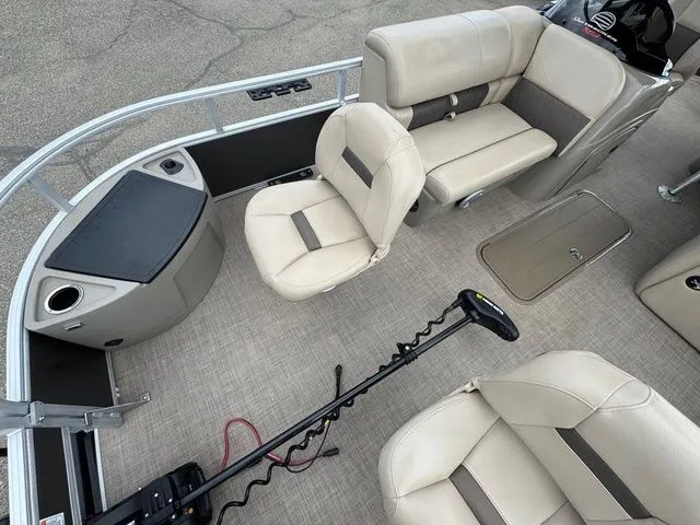 Slide: The Image of Sun Tracker Fishin' Barge 22 XP3 2022 - 35